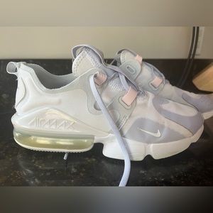 Women’s Air Max Infinity Shoes